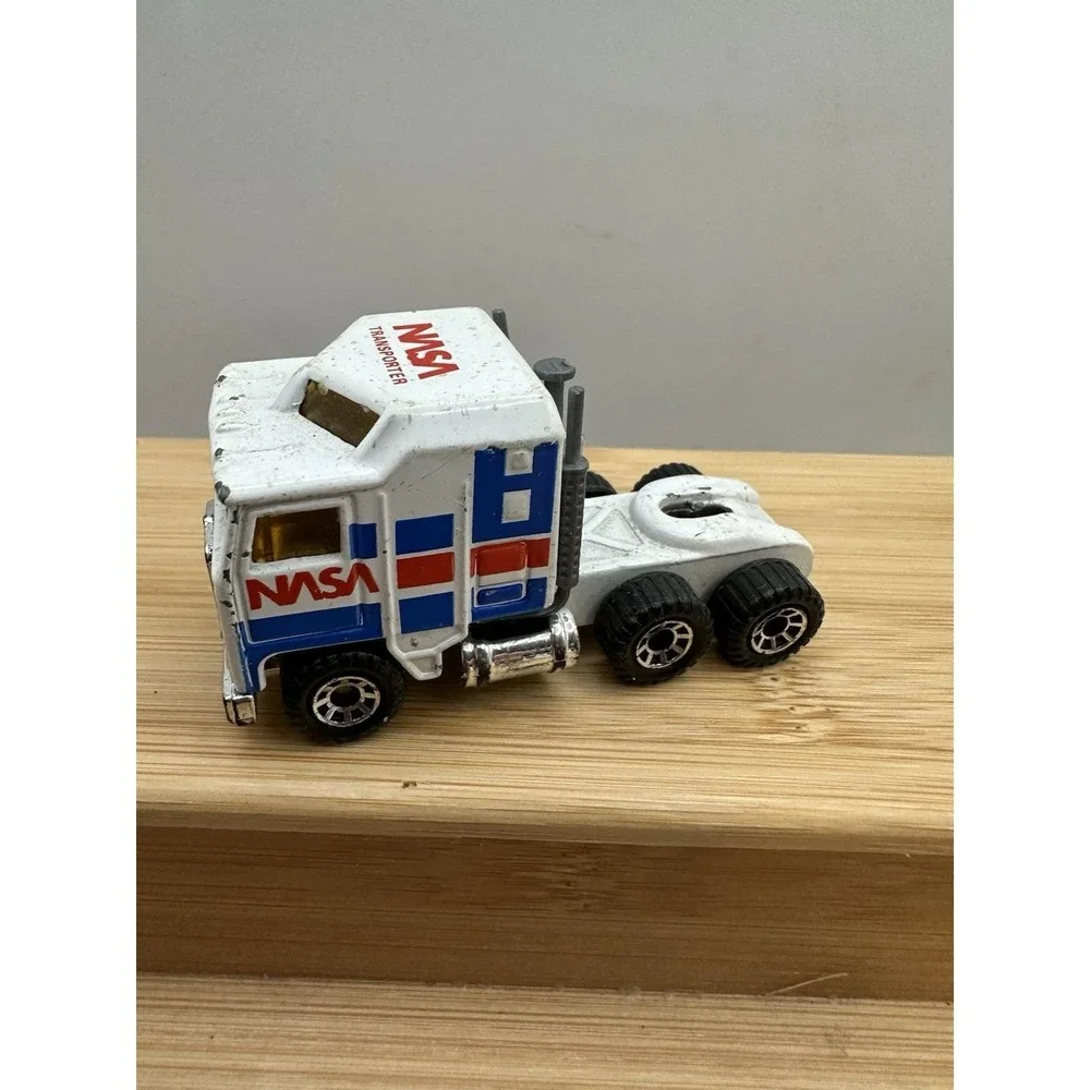 1981 vintage‎ Matchbox ~ Kenworth Semi Truck, NASA Transport